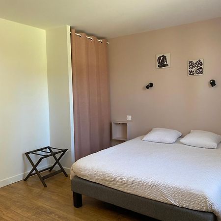 Logis Hotel Le Clos Pite プレシャック エクステリア 写真