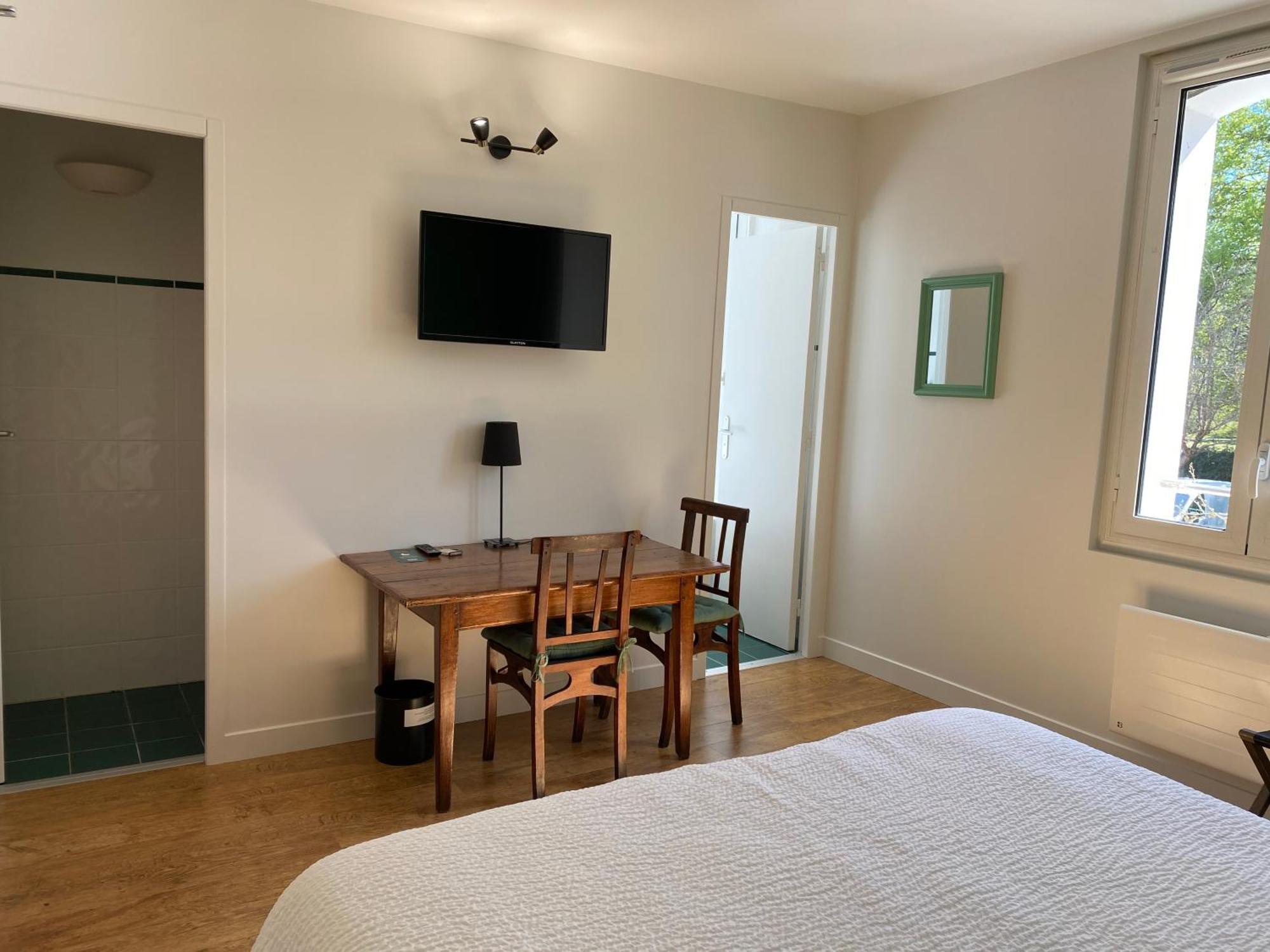 Logis Hotel Le Clos Pite プレシャック エクステリア 写真