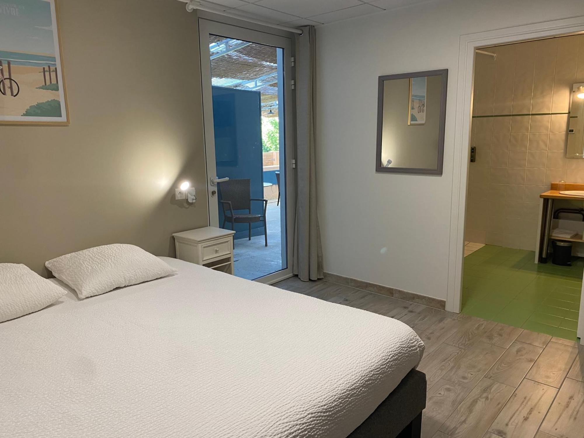 Logis Hotel Le Clos Pite プレシャック エクステリア 写真