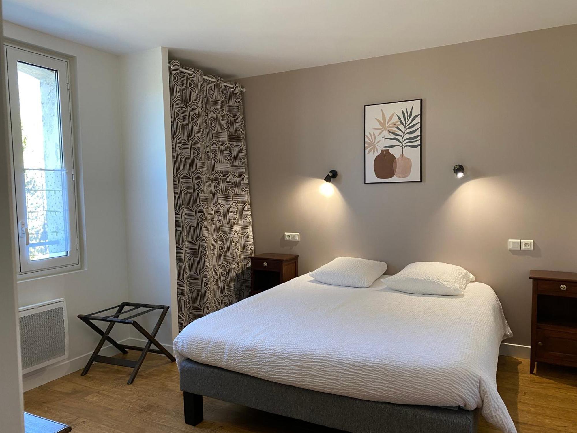 Logis Hotel Le Clos Pite プレシャック エクステリア 写真